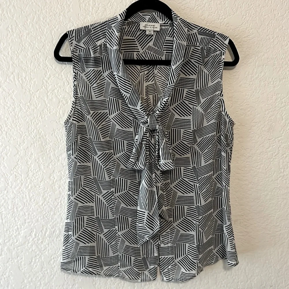 Tahari Black and White Geometric Patterned Women's Tie Bow Top - Picture 1 of 3